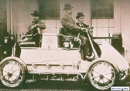 Porsche then created the Lohner Mixte-without doubt the world's first hybrid car